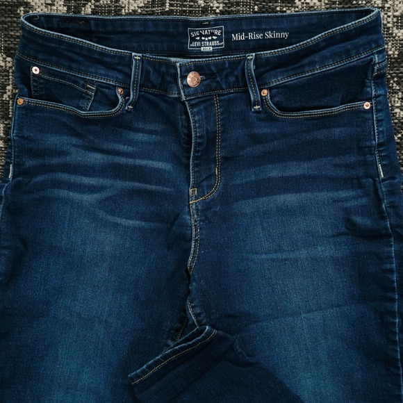 Signature Levi Strauss Women's Skinny Jeans Dark Wash Mid Rise Stretch Denim 12M - Picture 3 of 12